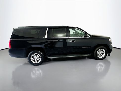 Used 2015 Chevrolet Suburban LT w/ Luxury Package image 8