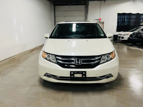 Used 2014 Honda Odyssey Touring Elite image 3