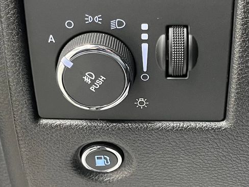 Used 2017 Jeep Grand Cherokee Trailhawk AWD/4WD image 32