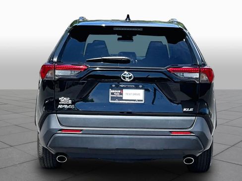 Used 2021 Toyota RAV4 XLE FWD image 5