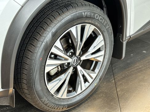 Used 2023 Nissan Rogue SV AWD/4WD image 10