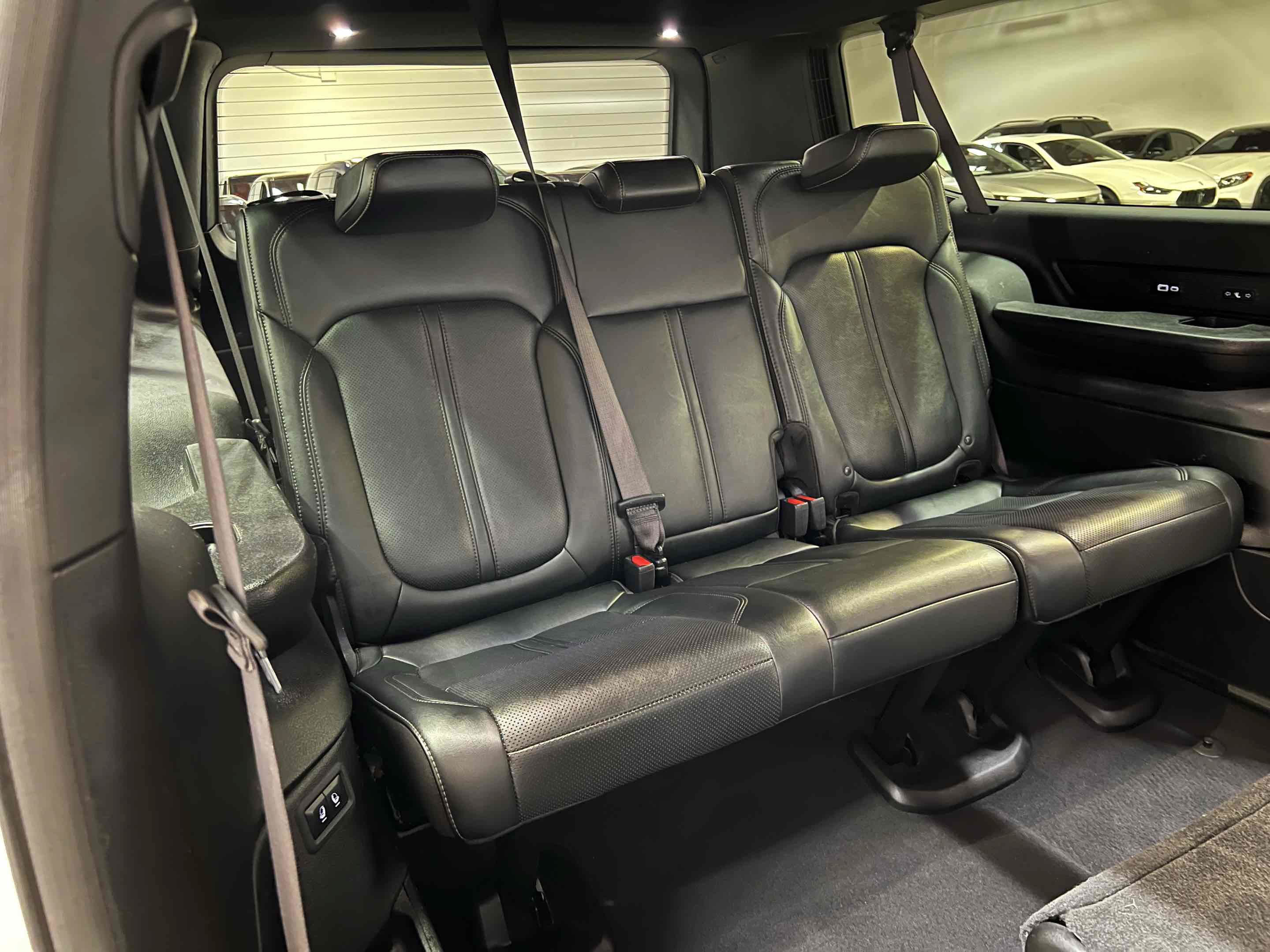Used 2024 Jeep Wagoneer L Series II AWD/4WD image 26