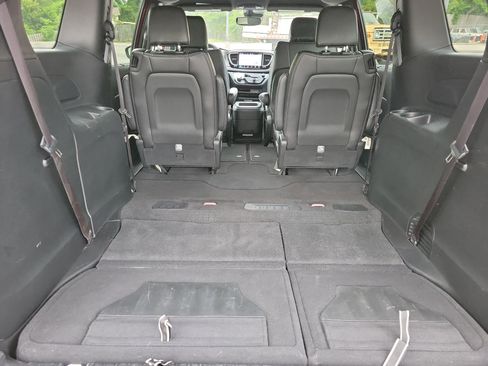Used 2025 Chrysler Pacifica Select FWD image 14