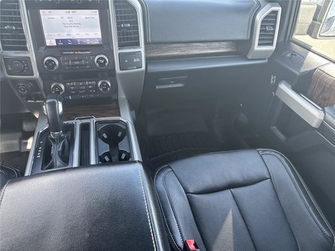 Used 2019 Ford F150 Lariat w/ Equipment Group 502A Luxury AWD/4WD image 16
