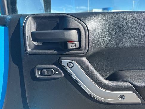 Used 2018 Jeep Wrangler Unlimited Rubicon w/ Cold Weather Group AWD/4WD image 43