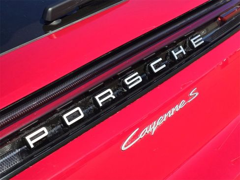 Used 2024 Porsche Cayenne S image 33