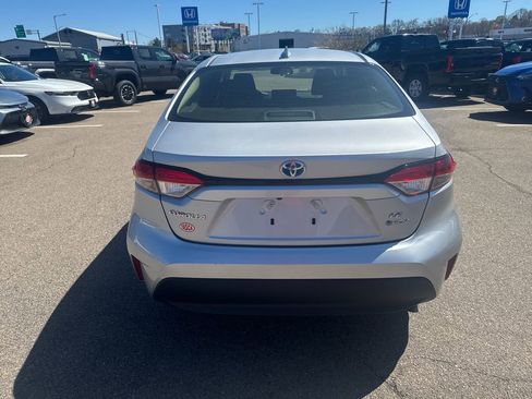 Used 2025 Toyota Corolla LE AWD/4WD image 7