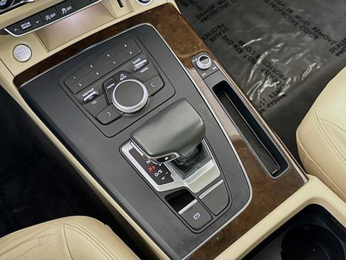 Used 2019 Audi Q5 2.0T Premium w/ Convenience Package image 17