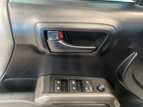 Used 2022 Toyota Tacoma SR5 RWD image 28