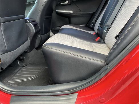 Used 2014 Toyota Camry SE FWD image 16
