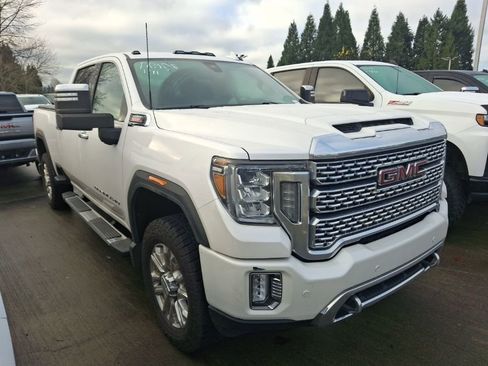 Used 2020 GMC Sierra 3500 Denali image 2