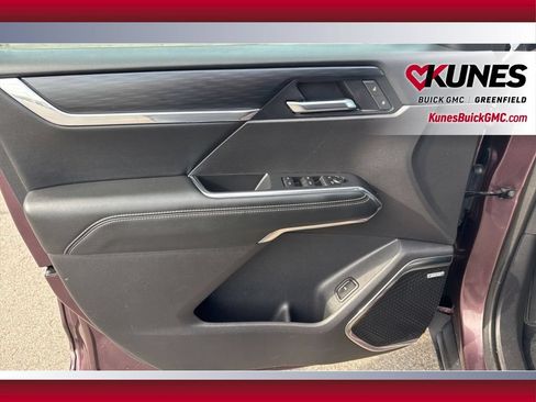 Used 2025 GMC Acadia Elevation AWD/4WD image 19