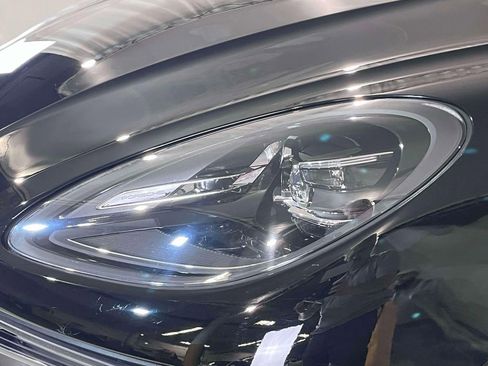Certified 2023 Porsche Macan AWD/4WD image 11