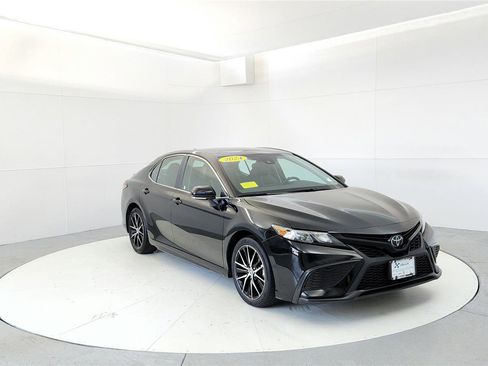 Certified 2024 Toyota Camry SE w/ Cold Weather Package FWD image 1