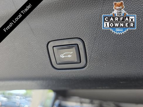 Used 2022 Chevrolet Tahoe Z71 w/ Luxury Package AWD/4WD image 16