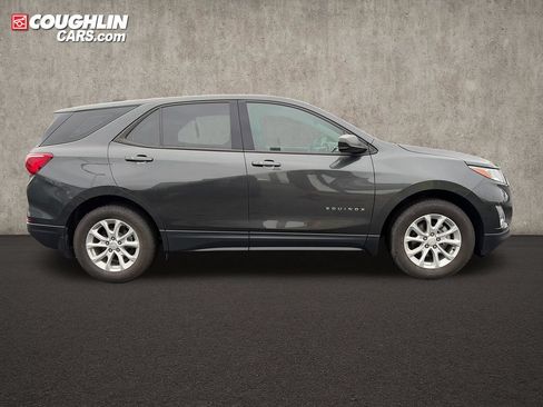 Used 2018 Chevrolet Equinox LS FWD image 9