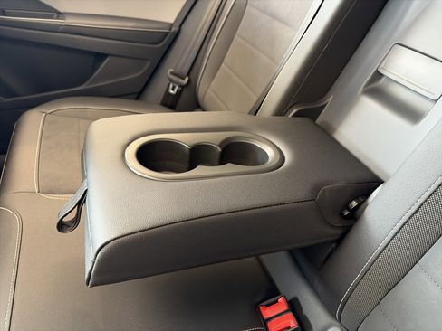 Used 2024 Volkswagen Taos SE w/ Panoramic Sunroof Package image 29