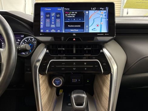 Used 2022 Toyota Venza Limited image 16