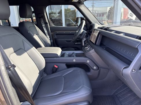 Used 2025 Land Rover Defender 110 X-Dynamic SE AWD/4WD image 2