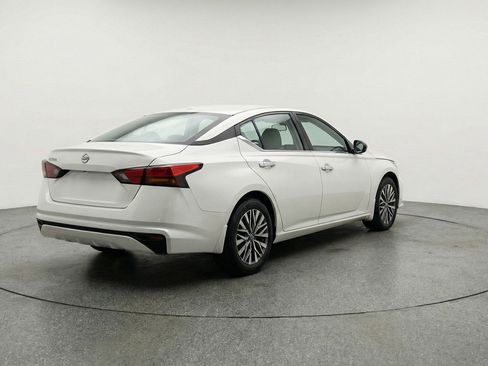 Used 2025 Nissan Altima 2.5 SV FWD image 7