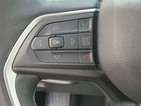 Used 2023 Jeep Grand Cherokee Laredo w/ Luxury Tech Group I image 30