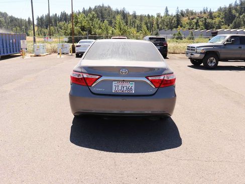 Used 2016 Toyota Camry LE FWD image 6