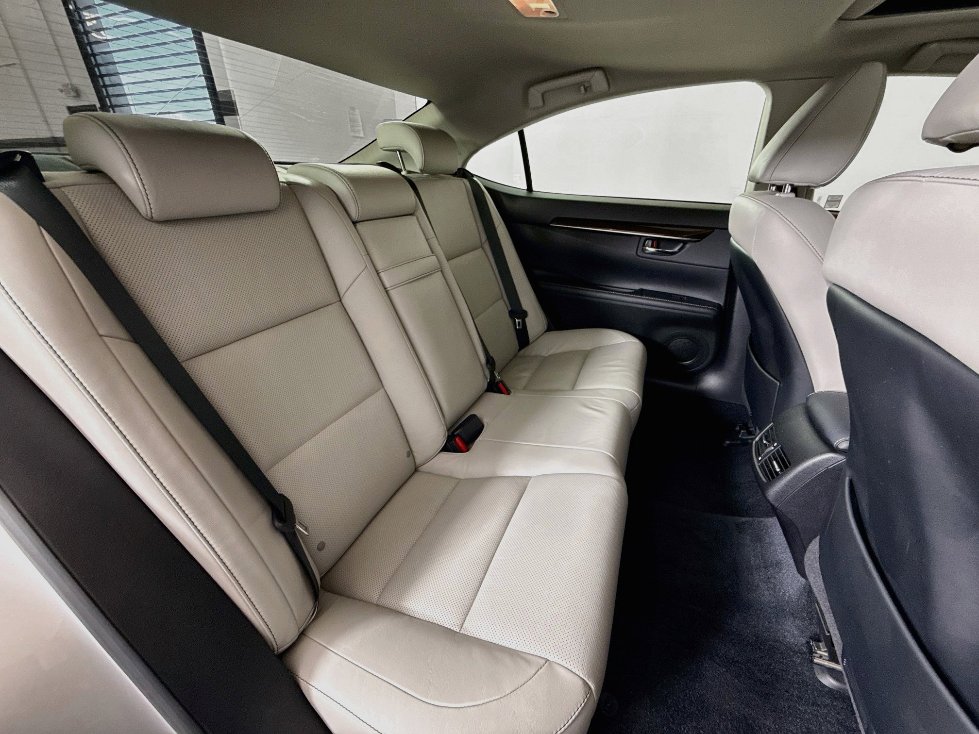 Used 2015 Lexus ES 350 w/ Luxury Package FWD image 26