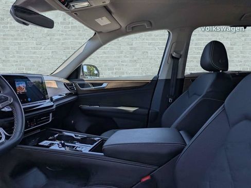 Certified 2025 Volkswagen Atlas SE FWD image 22