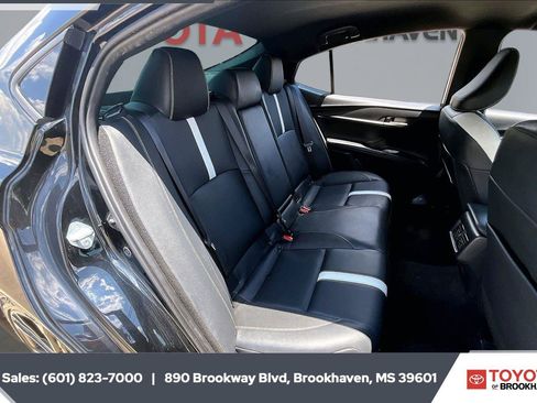 Used 2025 Toyota Camry SE w/ Convenience Package FWD image 20