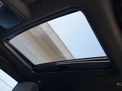 Used 2016 Dodge Challenger R/T w/ Driver Convenience Group image 19