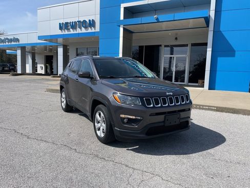 Used 2018 Jeep Compass Latitude w/ Popular Equipment Group image 2