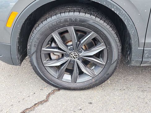 Used 2022 Volkswagen Tiguan SE w/ Panoramic Sunroof Package image 7