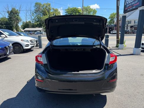 Used 2017 Chevrolet Cruze Premier FWD image 12