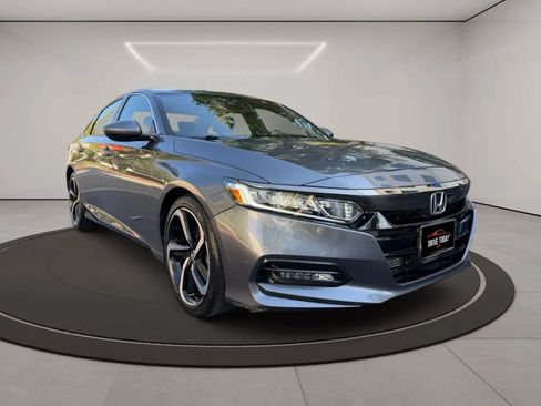 Used 2018 Honda Accord Sport image 2
