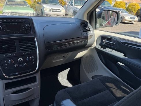 Used 2017 Dodge Grand Caravan SE w/ Power Window Group FWD image 15