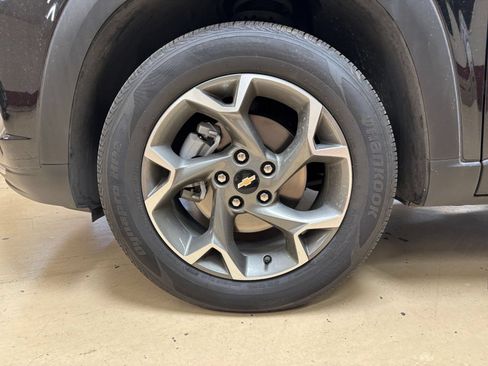 Used 2025 Chevrolet Trax LT FWD image 29
