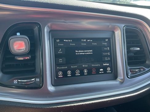 Used 2019 Dodge Challenger SXT image 5