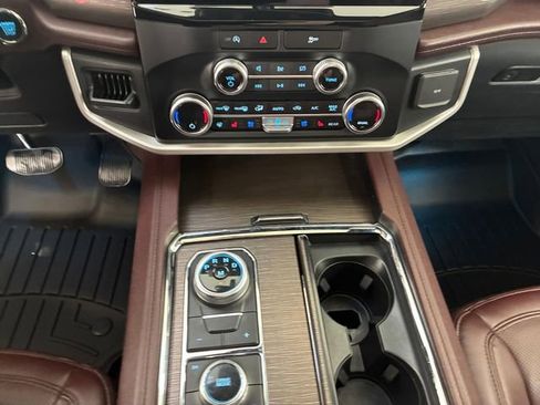Used 2024 Ford Expedition Limited image 21