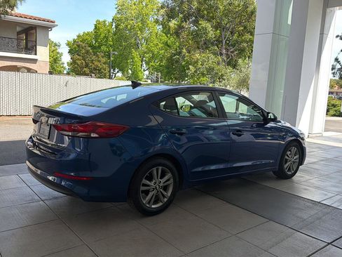 Used 2017 Hyundai Elantra SE FWD image 5
