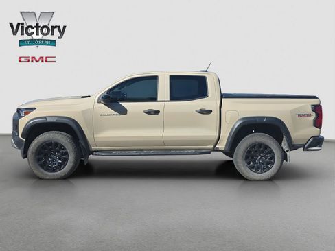 Used 2024 Chevrolet Colorado Trail Boss w/ Technology Package AWD/4WD image 6