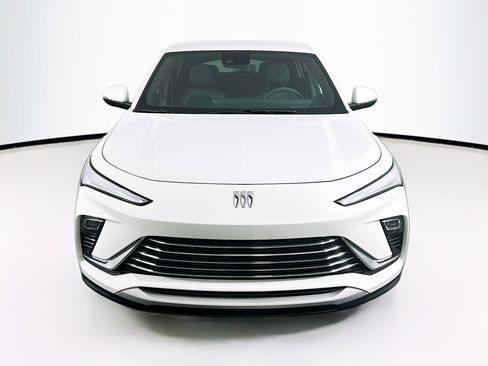 Used 2025 Buick Envista Preferred image 2