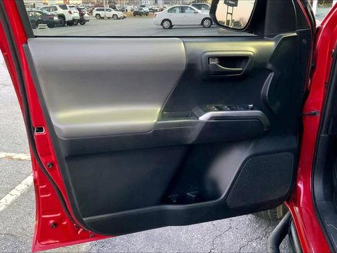 Used 2018 Toyota Tacoma SR5 image 20