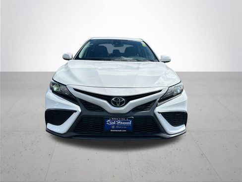 Used 2021 Toyota Camry SE FWD image 3