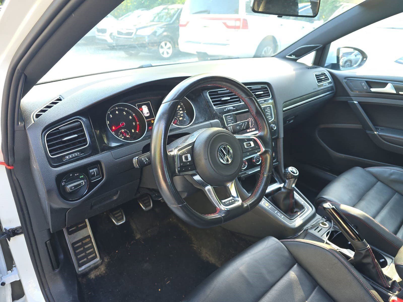 Used 2015 Volkswagen GTI SE FWD image 12