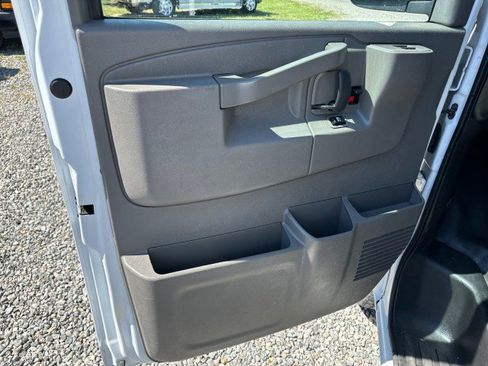Used 2020 Chevrolet Express 2500 RWD image 33