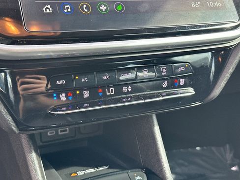 Used 2023 Chevrolet Bolt EUV Premier image 16