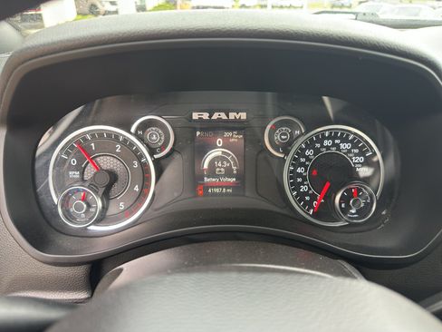 Used 2024 RAM 2500 Tradesman w/ Chrome Appearance Group AWD/4WD image 19