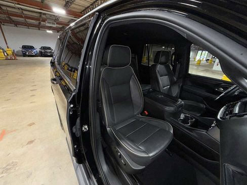 Used 2023 GMC Yukon SLT image 16