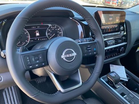 New 2025 Nissan Pathfinder SV w/ Black Appearance Package image 13