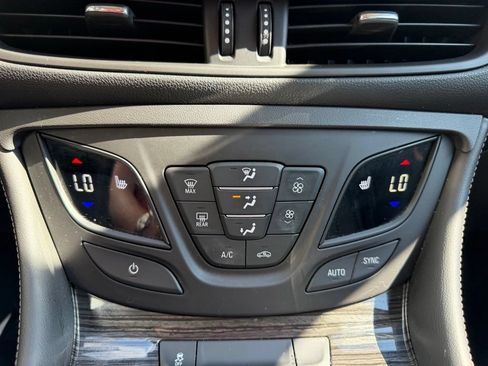 Used 2018 Buick Envision Premium AWD/4WD image 35
